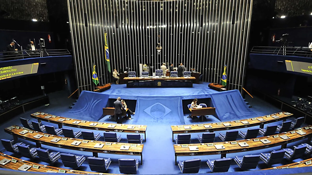Senado aprova projeto com normas para ensino em tempo integral 1 O Senado aprovou, nesta terça-feira (12), projeto com normas para a educação em tempo integral no país