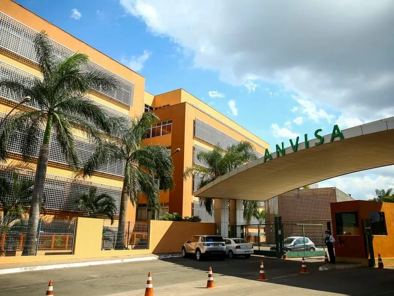 Anvisa aprova registro da vacina Spikevax monovalente, contra Covid-19 1 A Agência Nacional de Vigilância Sanitária (Anvisa) aprovou, nesta quarta-feira (06/03) o registro da vacina Spikevax monovalente contra