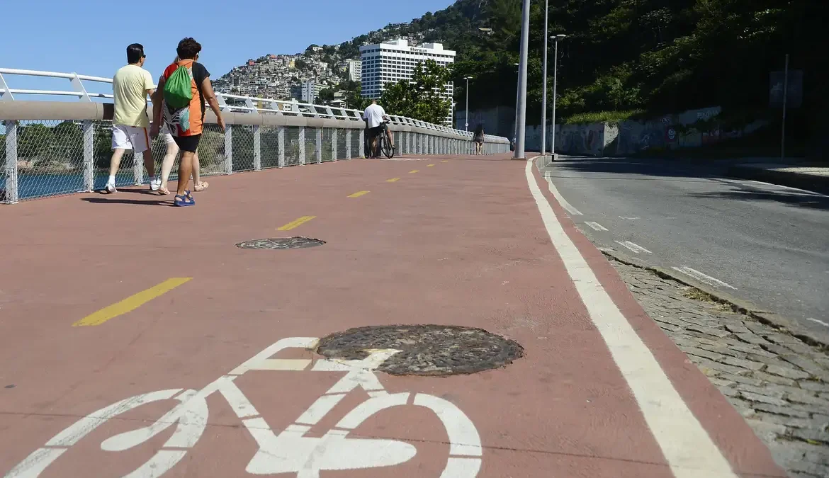 Entre os seis eixos em que o plano foi estruturado, a infraestrutura e adaptação prevê o Novo Programa de Aceleração do Crescimento (PAC)