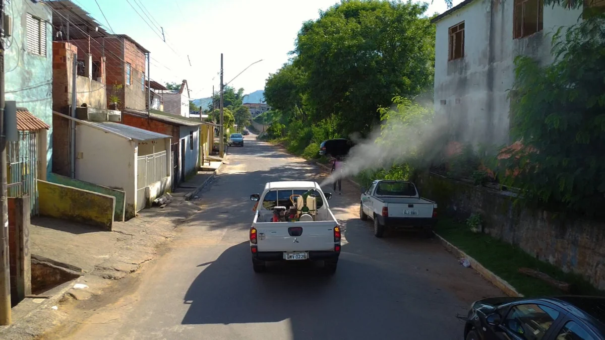 Inicia neste sábado o segundo ciclo do Fumacê em Caratinga 1 Novamente, a orientação é que a população abra portas e janelas durante a passagem do veículo de aplicação do fumacê