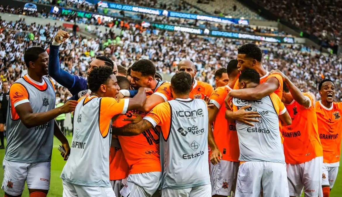 O Nova Iguaçu derrotou o Vasco por 1 a 0, na tarde deste domingo (17) no estádio do Maracanã