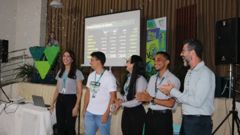 Pré-Assembleias do Sicoob Crediriodoce: Transparência e diálogo com a sociedade 10 Pré-Assembleias do Sicoob Crediriodoce: Transparência e diálogo com a sociedade