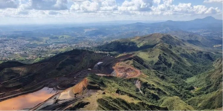 A conduta da mineradora gerou, ao longo dos anos, uma série de autuações por parte dos órgãos ambientais (