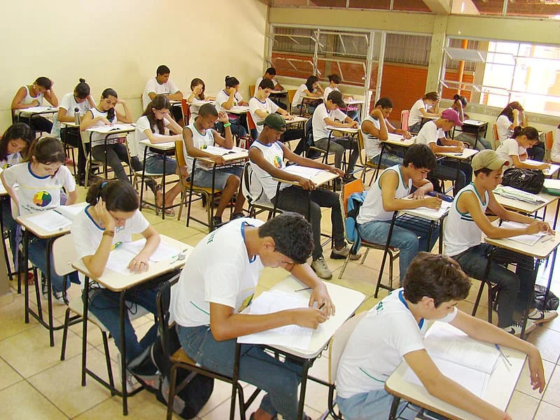Câmara dos Deputados aprova texto-base do novo ensino médio 1 A Câmara dos Deputados aprovou nesta quarta-feira (20) o texto-base do projeto de lei que redefine a Política Nacional do Ensino Médio