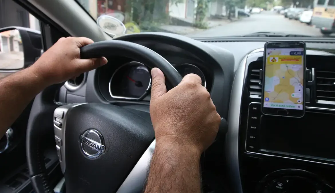 Organizações de motoristas de aplicativo divergem sobre regulação 1 O texto foi articulado entre sindicatos, governo e empresas, mas ainda precisa ser aprovado pelo Congresso Nacional