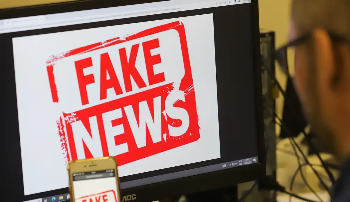 Entenda como a nova onda de fake news influencia a guerra digital 1 Há uma nova onda de desinformação no Brasil, impulsionada por conteúdos e notícias falsas – fake news – nas áreas de saúde, educação