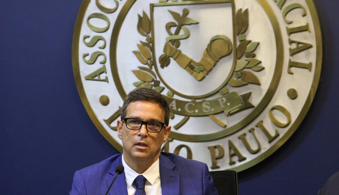 Presidente do Banco Central vê curva “benigna” de inflação 1 O presidente do Banco Central (BC), Roberto Campos Neto, disse nesta segunda-feira (4) que a curva da inflação no país está seguindo