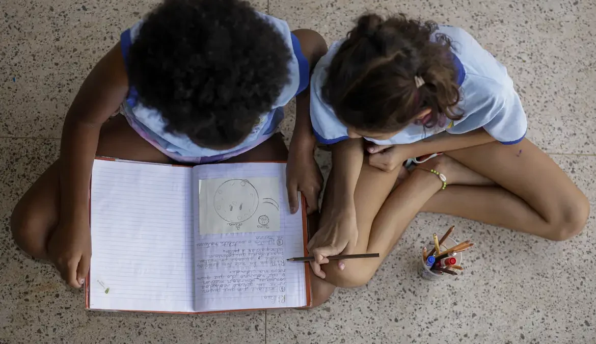 Os negros brasileiros têm menos anos de estudo, maiores taxas de analfabetismo e menor acesso ao ensino superior