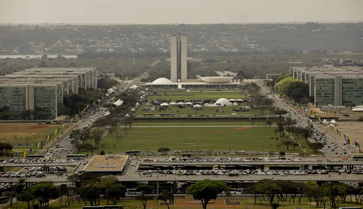 Dívida Pública sobe 2,25% em fevereiro e aproxima-se de R$ 6,6 tri 1 O baixo volume de vencimentos fez a Dívida Pública Federal (DPF) subiu em fevereiro