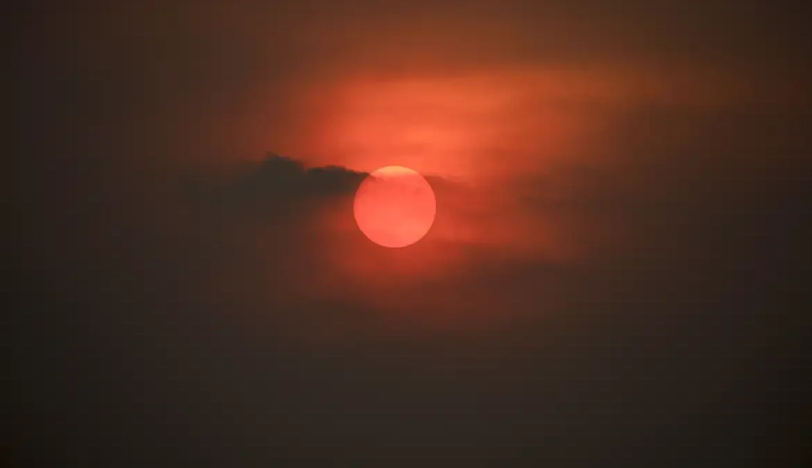 Uma onda de calor é caracterizada quando as temperaturas permanecem 5°C acima da média durante período de três a cinco dia