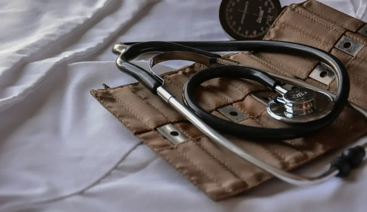O Brasil registrou quase dois casos por dia de exercício ilegal da medicina nos últimos 12 anos