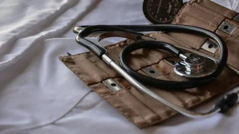 Brasil tem quase dois casos por dia de exercício ilegal da medicina