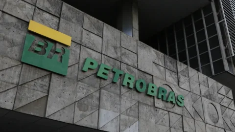 Entenda a disputa por dividendos da Petrobras que derrubou ações