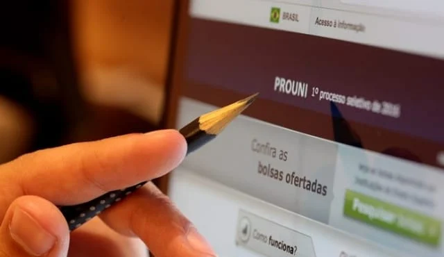 Prouni: pré-aprovados na lista de espera devem comprovar dados até 4/4 1 O Ministério da Educação (MEC) divulgou o resultado da lista de espera do Prouni na última sexta-feira, 22 de março