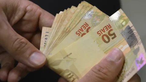 Brasileiros ainda não sacaram R$ 7,97 bi de valores a receber