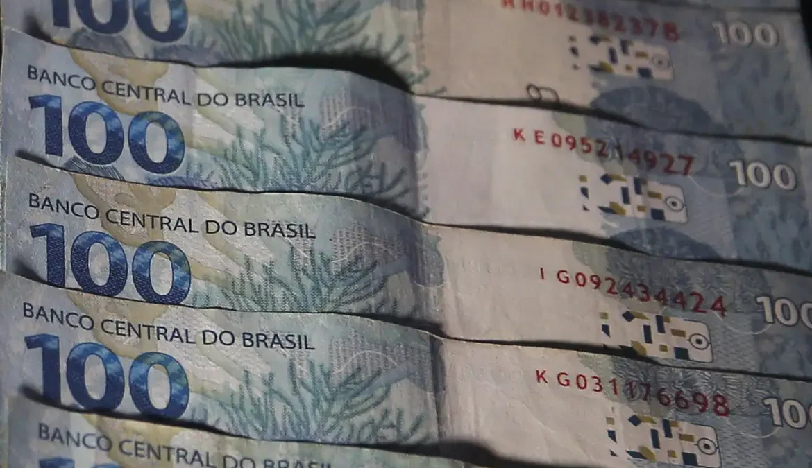 Fazenda reduz previsão oficial de inflação para 3,5% em 2024 1 A Secretaria de Política Econômica (SPE) do Ministério da Fazenda reduziu de 3,55% para 3,5% a projeção de inflação oficial em 2024