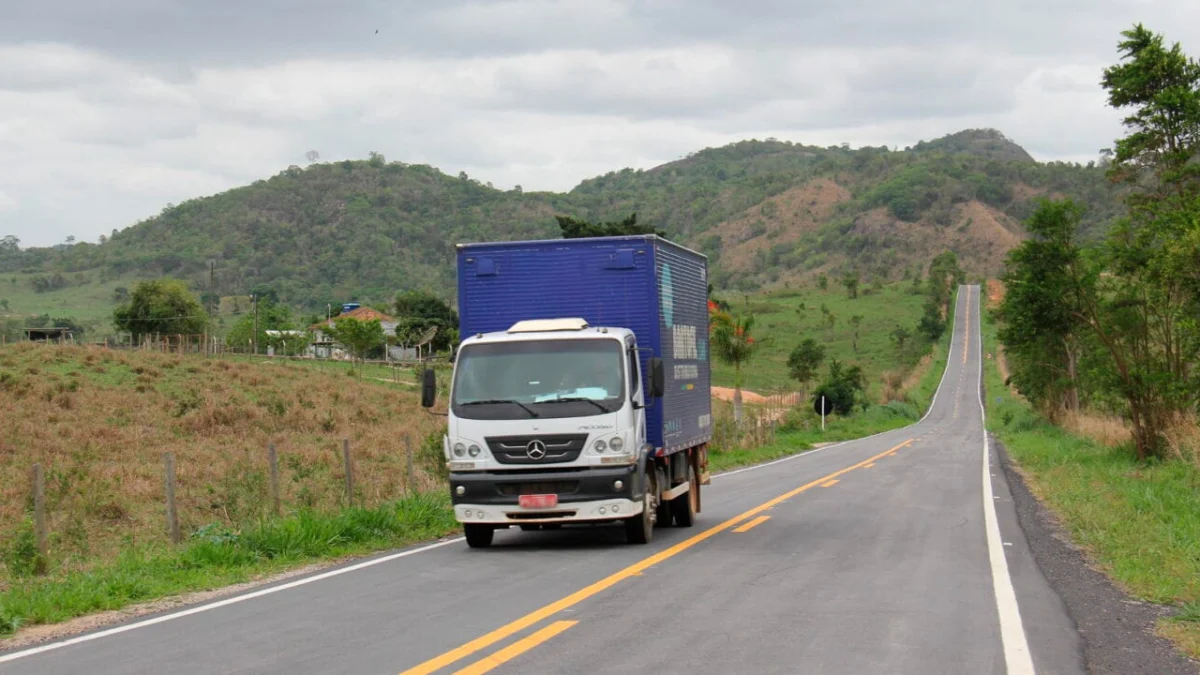 Veículos de grande porte terão tráfego restrito nas rodovias estaduais durante feriado de Semana Santa 1 O objetivo é proporcionar mais segurança para quem vai se deslocar pelas rodovias mineiras e dar maior fluidez ao tráfego