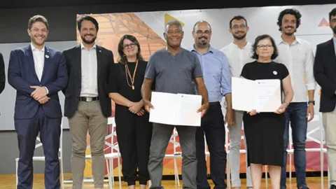 Fim da espera: Governo de Minas realiza sonho de 70 famílias de Barbacena com entrega de títulos de propriedade definitiva 2 Fim da espera: Governo de Minas realiza sonho de 70 famílias de Barbacena com entrega de títulos de propriedade definitiva