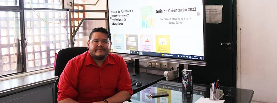 A Escola de Formação é um espaço de ampliação do conhecimento, formação qualificada e produção de materiais pedagógicos que atende