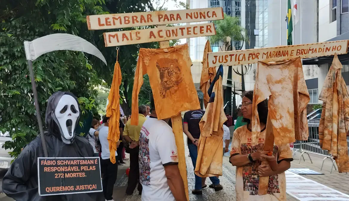O ato ocorreu em frente à sede do Tribunal Regional Federal da 6ª Região (TRF-6), em Belo Horizonte