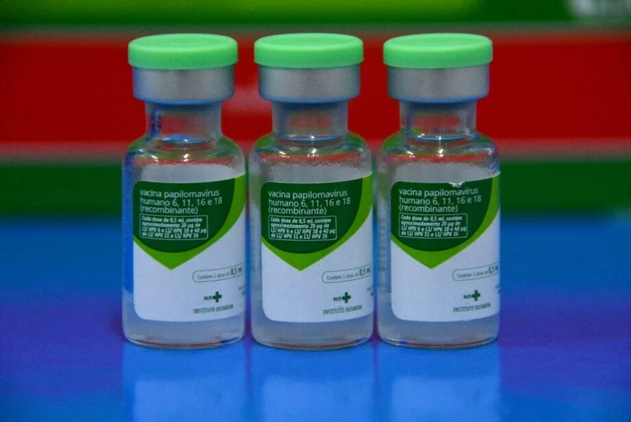 A vacinação contra o HPV no Brasil, a partir de agora, passa a ser feita em dose única