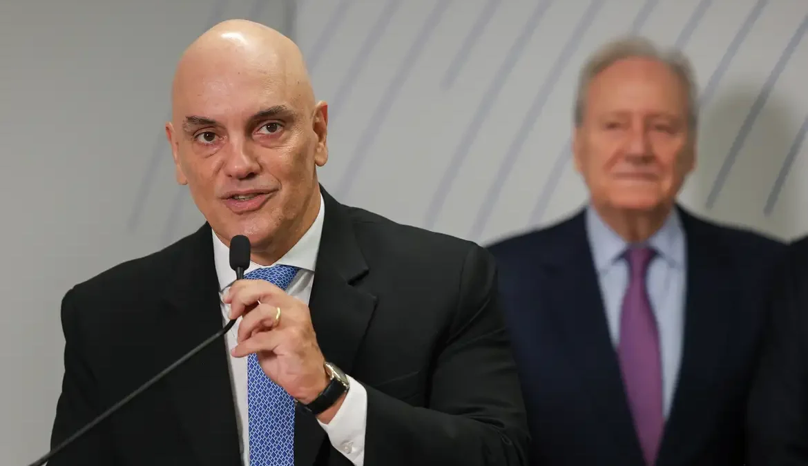 Entenda decisão de Moraes que incluiu Musk em investigação no STF 1 Após ser atacado por Musk, Moraes incluiu o dono da plataforma “X”, antigo “Twitter”, no inquérito