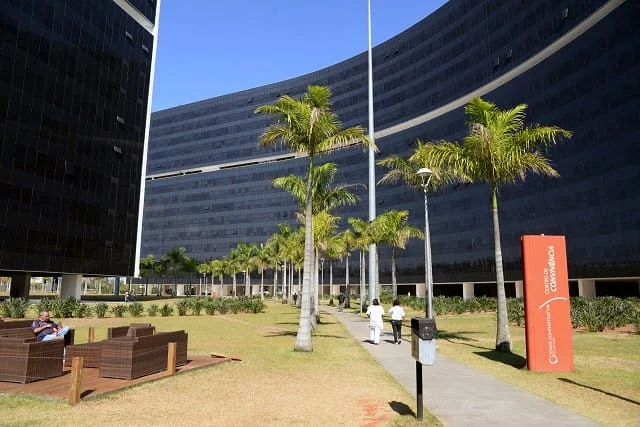 Documentos entre ALMG e Poder Executivo passam a tramitar de forma eletrônica 1 Envio de documentos impressos para outros poderes será cada vez mais raro - Arquivo ALMG (Cidade Administrativa)