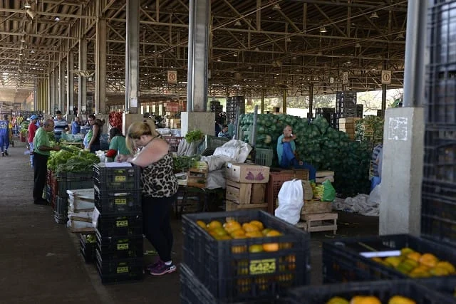 Assembleia homenageia CeasaMinas pelos seus 50 anos 1 Mercado Livre do Produtor do CeasaMinas, em Contagem, recebeu visita da ALMG - Arquivo ALMG