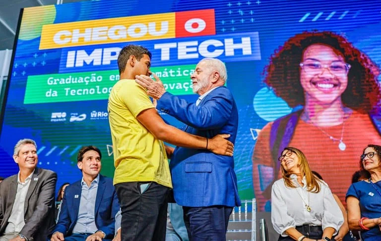 Governo Federal investirá R$ 18,7 milhões em Instituto de Matemática no RJ 1 Com a presença do presidente Luiz Inácio Lula da Silva, o Governo Federal inaugurou o primeiro curso de graduação do Instituto