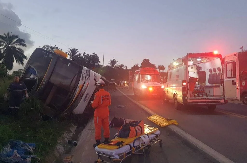 Mais uma pessoa morreu vítima do tombamento de um ônibus, na rodovia BR-101, na Bahia