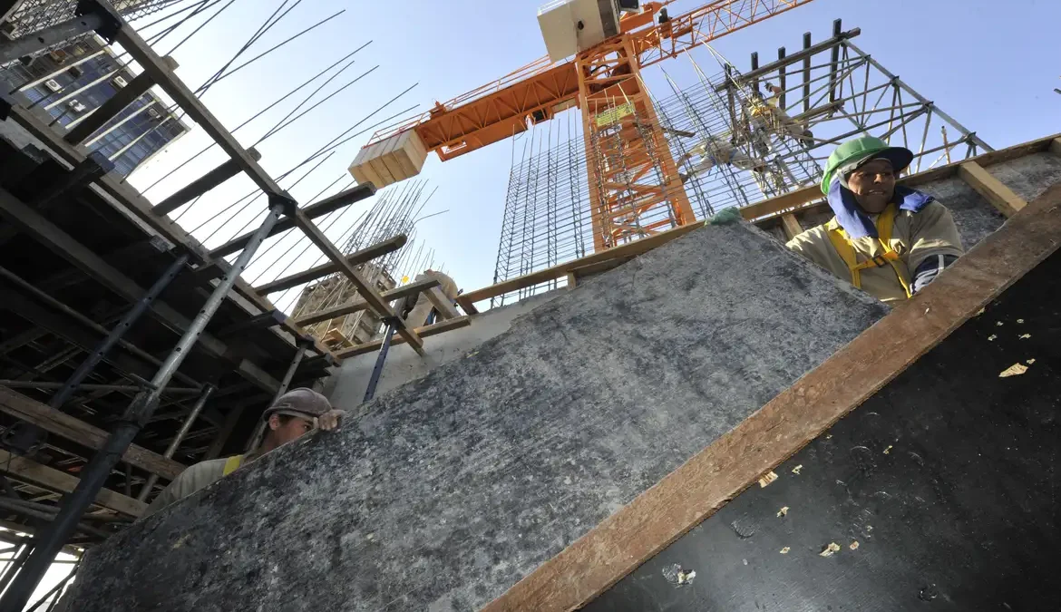 Após estabilidade em março, os industriais estão menos confiantes em relação à economia em abril
