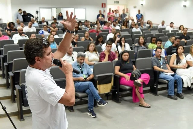 Comissão verifica trabalho na Lagoa da Petrobras 1 Audiência sobre o tema em Ibirité reuniu moradores, especialistas e gestores, além de representantes da Petrobras - Arquivo ALMG