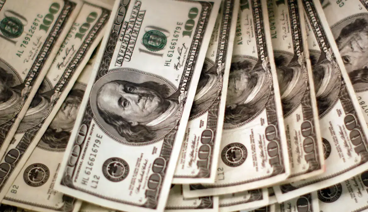 Dólar sobe para R$ 5,12 com inflação nos EUA e tensões geopolíticas 1 O dólar voltou a fechar no maior valor em seis meses