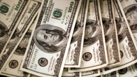 Dólar sobe para R$ 5,12 com inflação nos EUA e tensões geopolíticas