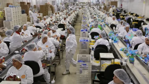 Produção da indústria recua 0,3% em fevereiro, revela IBGE 1 Produção da indústria recua 0,3% em fevereiro, revela IBGE