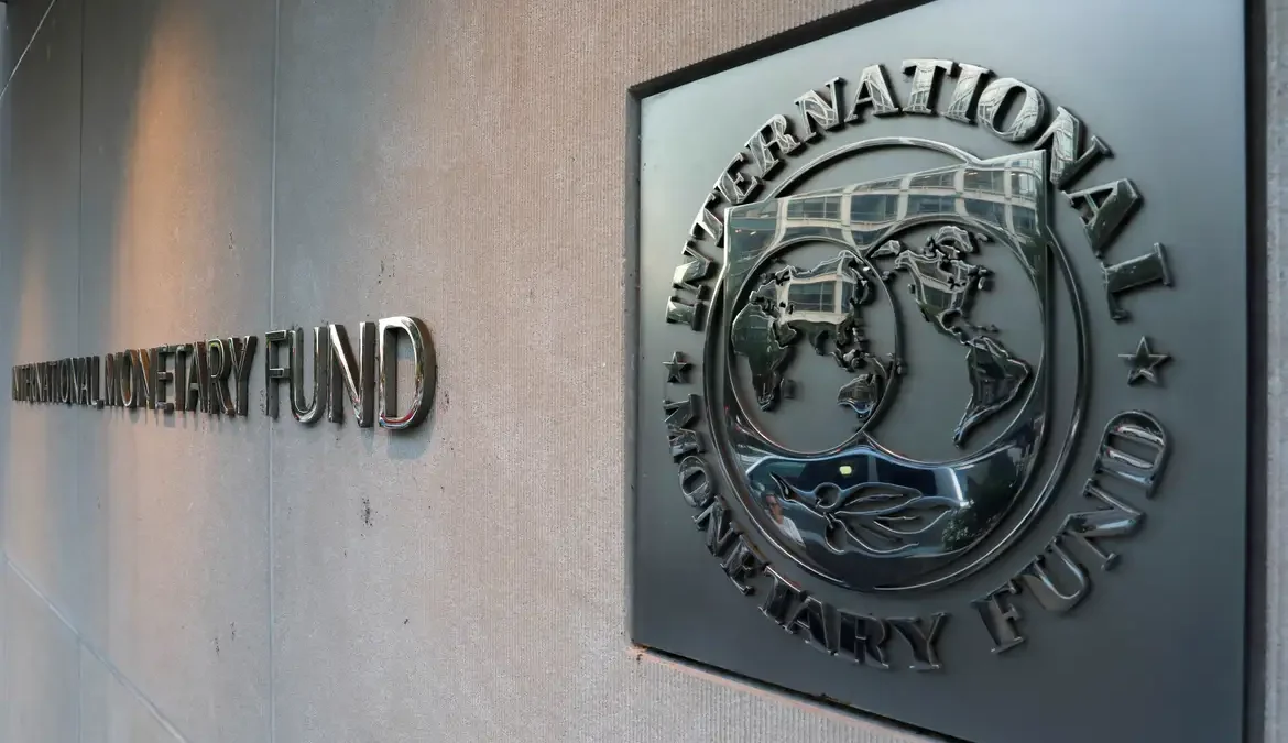 FMI projeta crescimento de 3,2% do PIB mundial 1 O Fundo Monetário Internacional (FMI) projeta crescimento de 3,2% para o Produto Interno Bruto (PIB)mundial, tanto em 2024 como em 2025