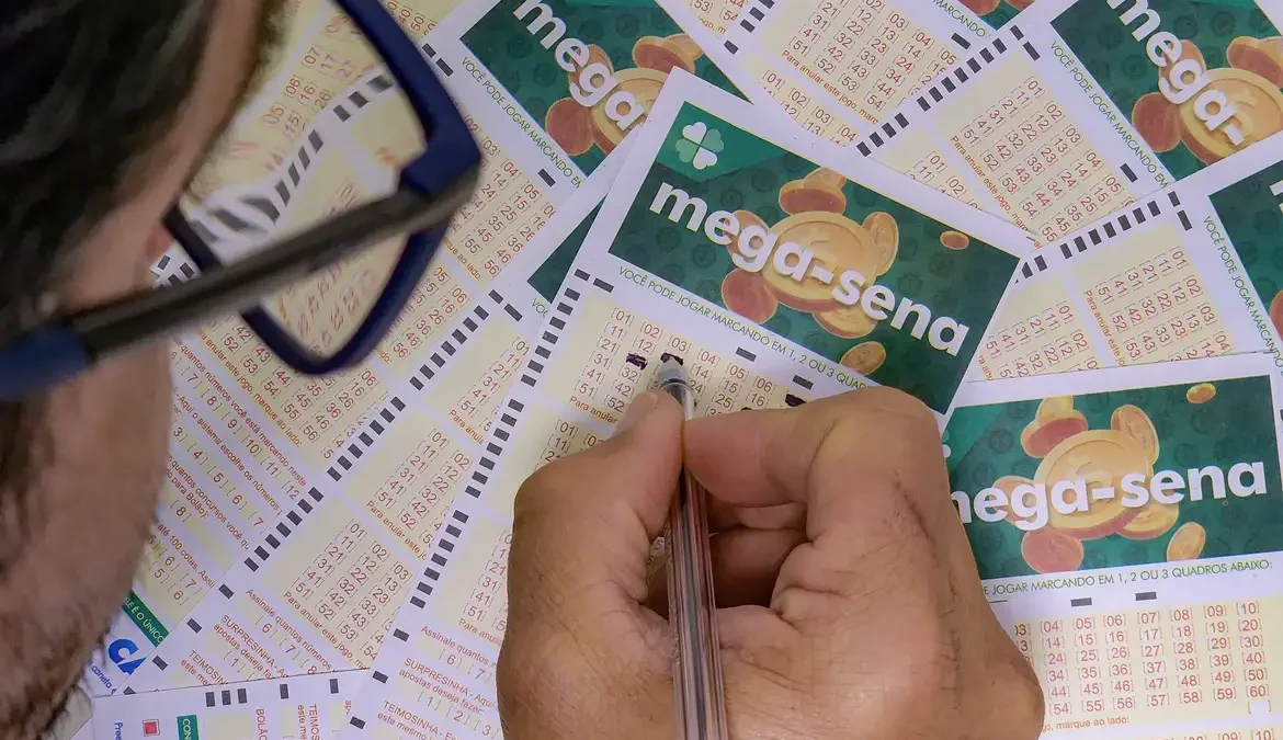 Mega-Sena sorteia nesta quinta-feira prêmio acumulado em R$ 13 milhões 1 As apostas podem ser feitas até as 19h (horário de Brasília)