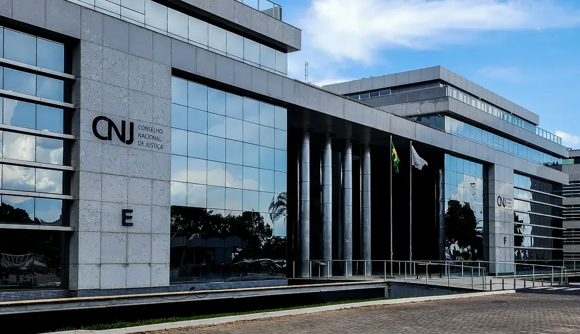 CNJ determina afastamento de Gabriela Hardt, ex-juíza da Lava jato 1 Os afastamentos foram determinados de forma cautelar e serão analisados na sessão de desta terça-feira (16) do Conselho Nacional de Justiça