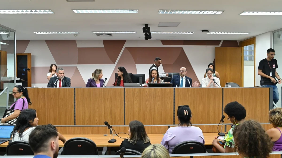 Comissão de Defesa dos Direitos da Mulher debateu, nesta quinta (4), políticas públicas para mulheres com fibromialgia