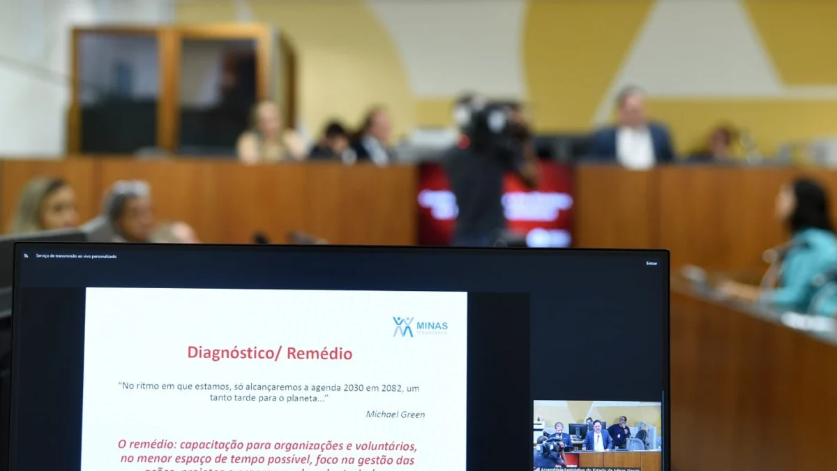 Trabalho desenvolvido por voluntários das Apaes é homenageado em audiência pública