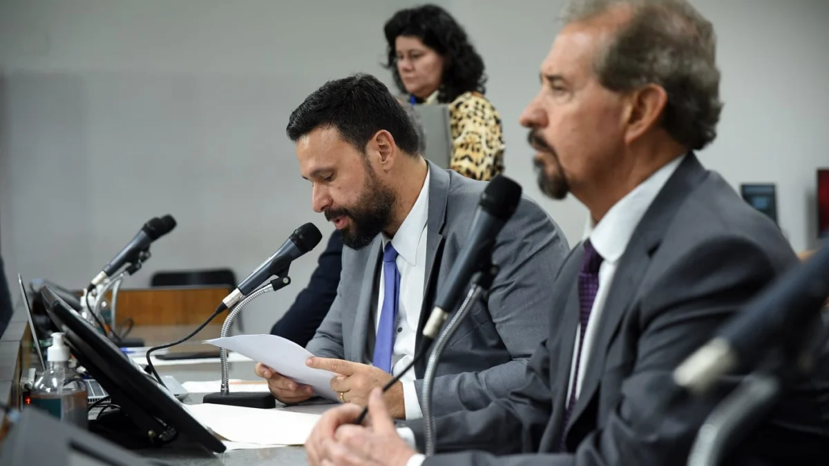 Projeto sobre fruticultura de base ecológica pode voltar ao Plenário 1 Parlamentares aprovaram pareceres favoráveis com aprimoramento dos projetos propostos