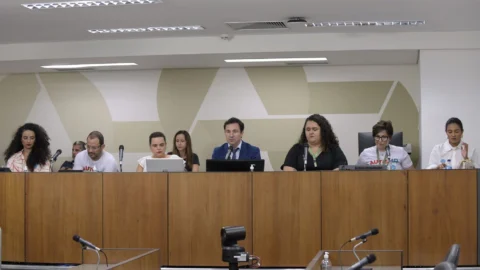 Capacitação, tecnologia e individualização no ensino de pessoas com TEA 1 Capacitação, tecnologia e individualização no ensino de pessoas com TEA