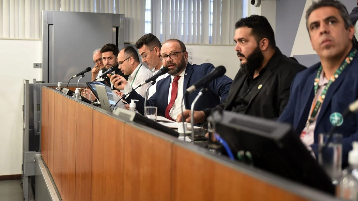Plano Safra da Agricultura Familiar cresce em média 25% em montante e número de contratos 1 Autoridades e representantes de entidades do setor avaliaram a execução do Plano Safra da Agricultura Familiar