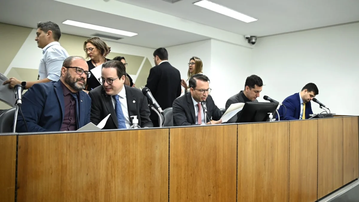 Projeto prevê bolsas esportivas para atletas e técnicos da modalidade surdolímpica 1 Comissão de Constituição e Justiça analisou outras proposições direcionadas a pessoas com deficiência e suas famílias