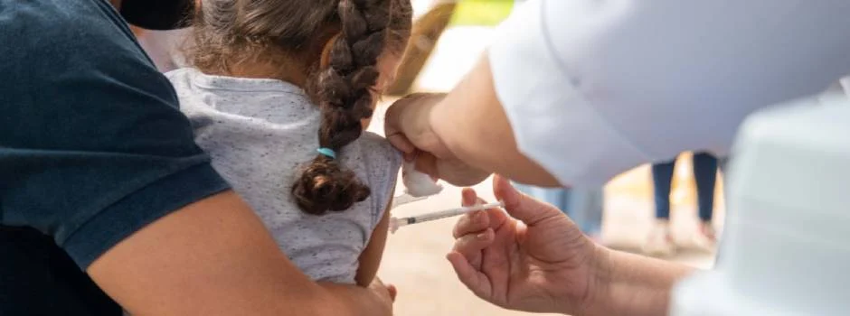Para ampliar o acesso à vacina e garantir a proteção da população, mais de 600 municípios mineiros promoveram, no sábado (13/4), o Dia D