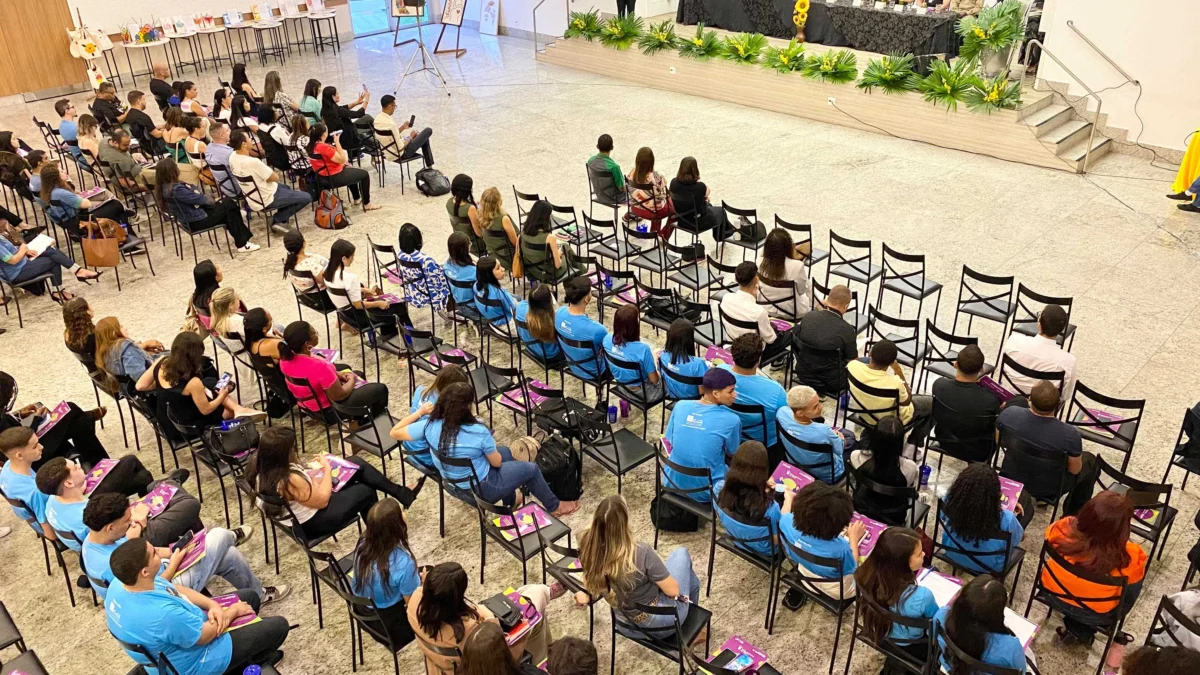 Seminário da rede de atendimento socioeducativo de Ipatinga reúne centenas de participantes 1 O evento, que começou pela manhã e se estendeu até o final da tarde, foi realizado no Clube dos Pioneiros da AAPI