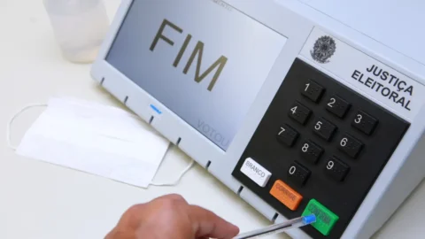 Urna eletrônica terá nova voz para eleitores cegos ou com baixa visão 6 Urna eletrônica terá nova voz para eleitores cegos ou com baixa visão