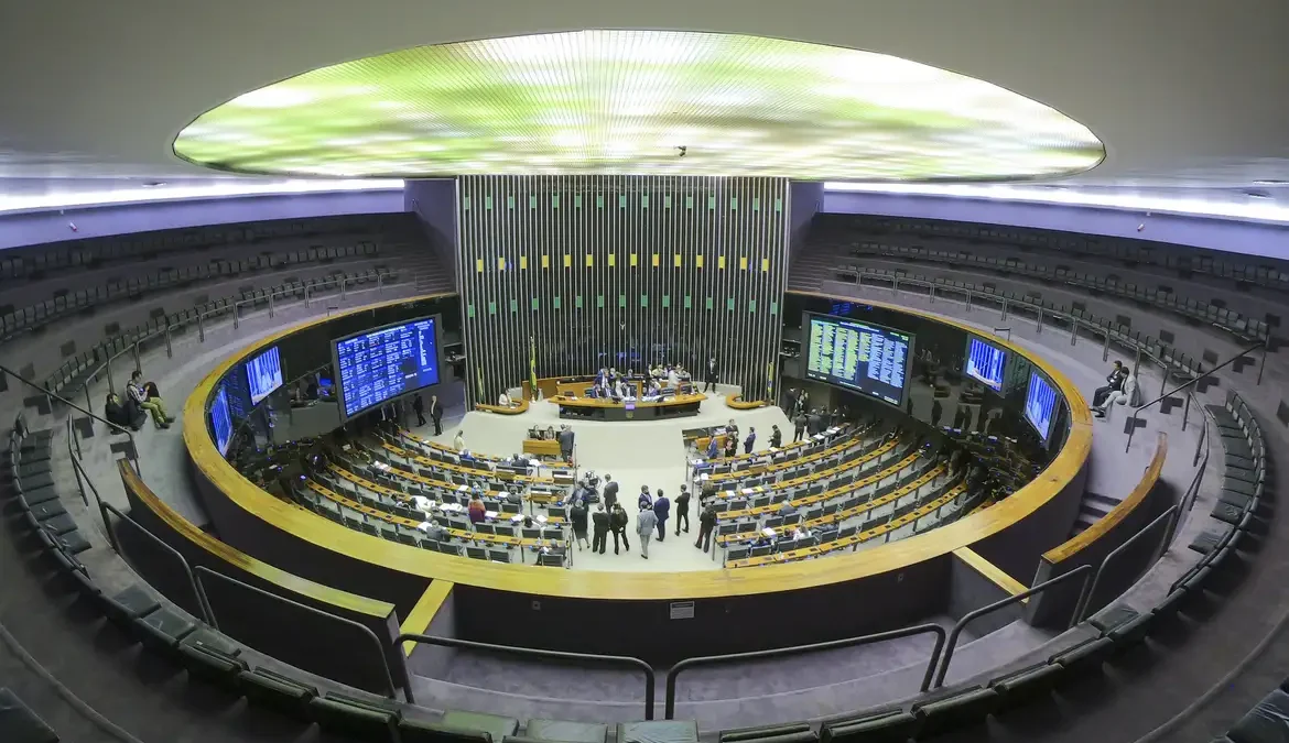 Câmara aprova novas regras para seguro obrigatório de veículos 1 A Câmara dos Deputados aprovou projeto que reformata o seguro obrigatório de veículos terrestres