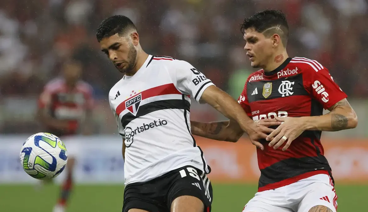 O Flamengo recebe o São Paulo, a partir das 21h30 (horário de Brasília) desta quarta-feira (17)