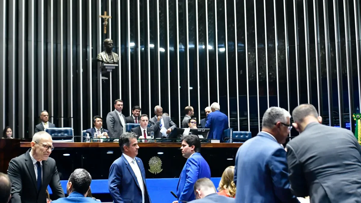 Senado aprova PEC sobre criminalização da posse de drogas 1 O Senado aprovou nesta terça-feira (16), em dois turnos, a proposta que inclui na Constituição Federal a criminalização da posse e do porte